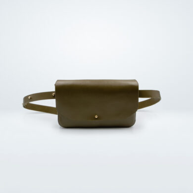 Le sac LIGHT banane marieBerte - Vue de face - Vachette kaki, couleur doublure croûte de vachette verte